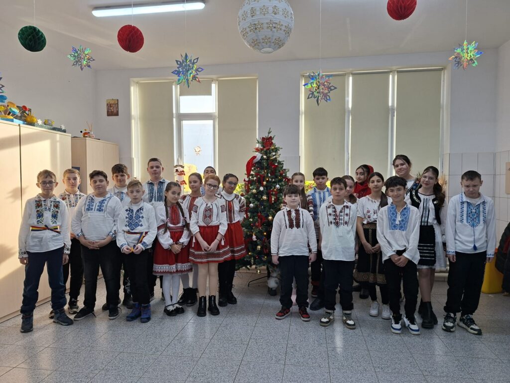 Sărbătoarea Crăciunului ne oferă în fiecare an prilejul de a ne opri pentru o clipă din agitația cotidiană și de a ne întoarce privirea către ceea ce contează cu adevărat: comunitatea, familia și bucuria de a dărui. 17
