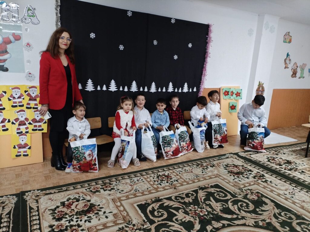 Sărbătoarea Crăciunului ne oferă în fiecare an prilejul de a ne opri pentru o clipă din agitația cotidiană și de a ne întoarce privirea către ceea ce contează cu adevărat: comunitatea, familia și bucuria de a dărui. 6