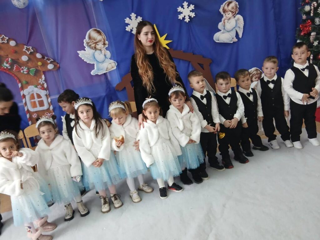 Sărbătoarea Crăciunului ne oferă în fiecare an prilejul de a ne opri pentru o clipă din agitația cotidiană și de a ne întoarce privirea către ceea ce contează cu adevărat: comunitatea, familia și bucuria de a dărui. 7