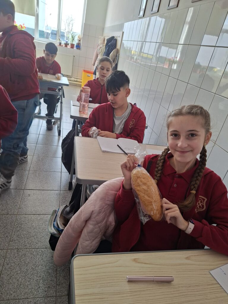 "Masă sănătoasă" în şcoala noastră 69aad248 8906 4481 9bfa 3f8eaeeb90ce