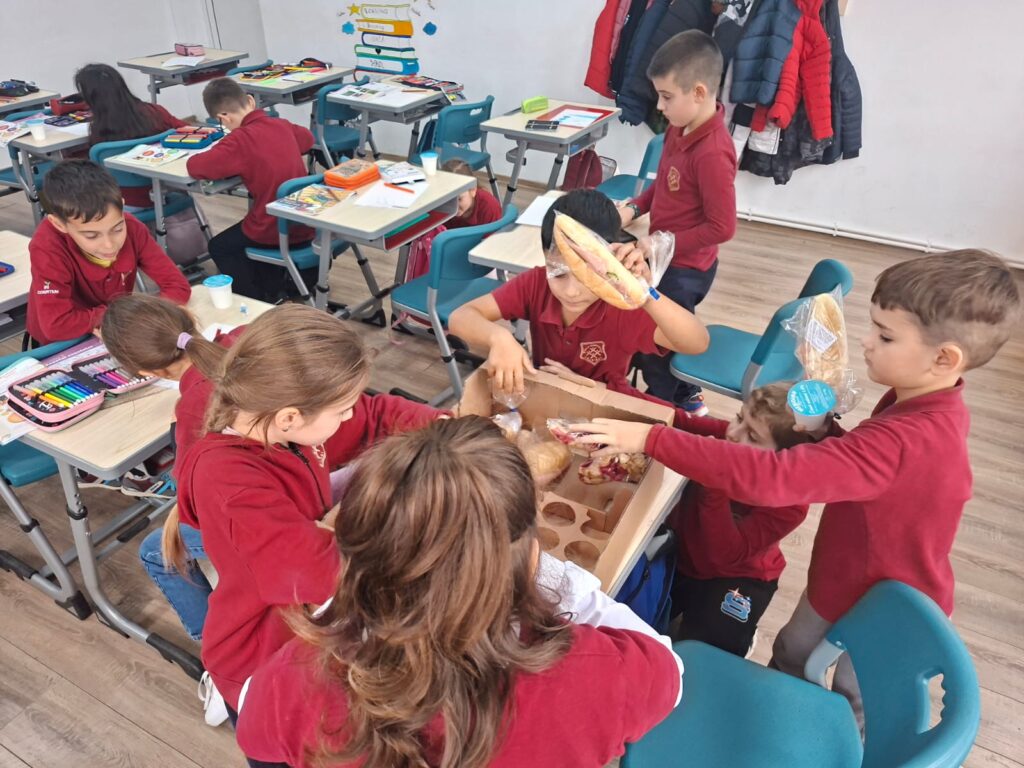 "Masă sănătoasă" în şcoala noastră 70fa0462 c719 4b37 ac06 459afdb46627